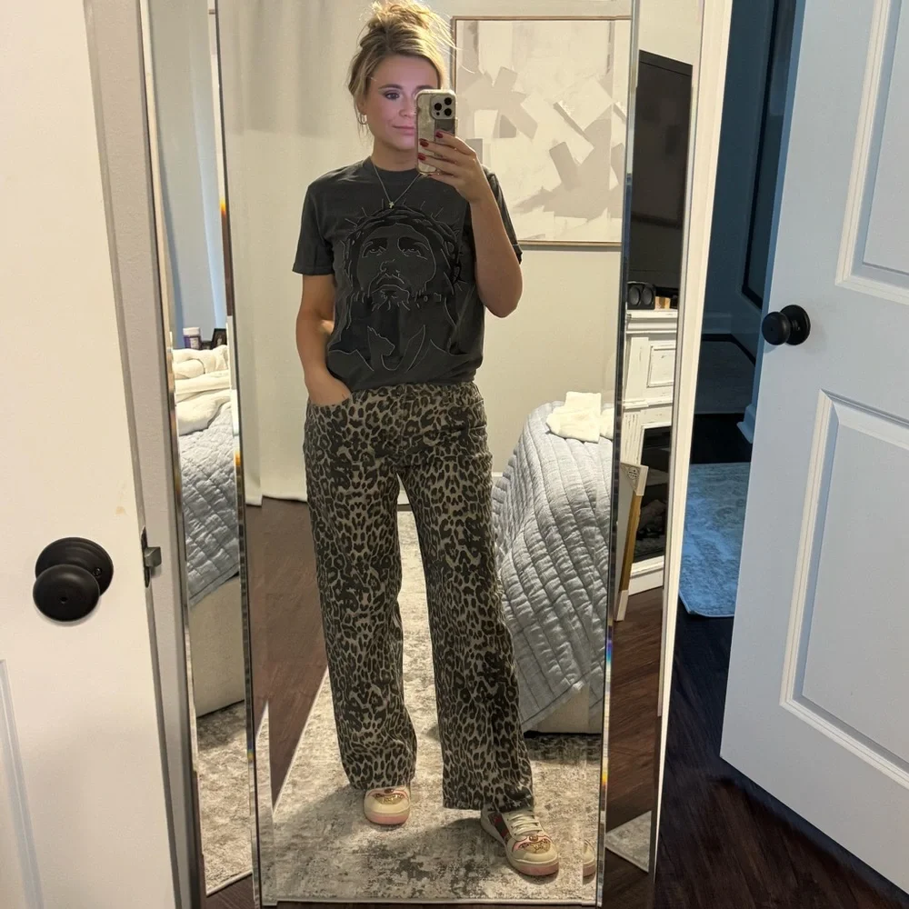 Jesus Face Comfort Colors Grey T-Shirt - Picture 3 of 4